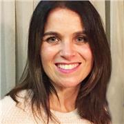 Diseñadora en Comunicación Visual con más de 15 años de experiencia en diseño, imparte clases online